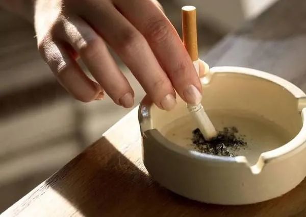 心肌梗塞|戒烟反而一身病？戒烟后心梗、脑梗了？60岁后真的不能戒烟了？