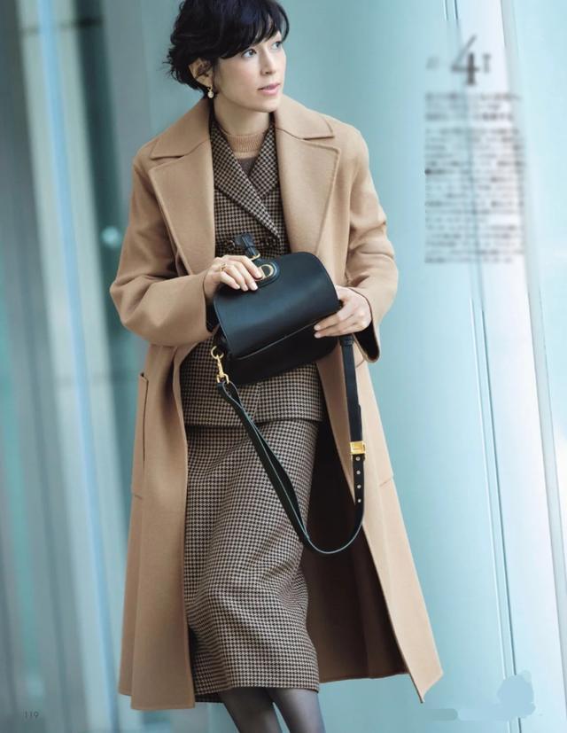 穿搭意义是什么 看看这3位日本大龄博主就知道 太优雅了 日本 铃木保奈美 大衣 莫兰迪 穿搭 搭配 叠穿 富冈佳子 羊绒 美香