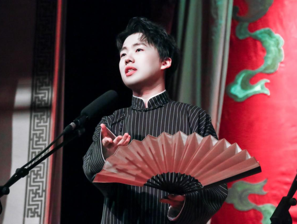 德云社烧饼喊话郭麒麟让他给郭德纲买蟒这波操作可太秀了