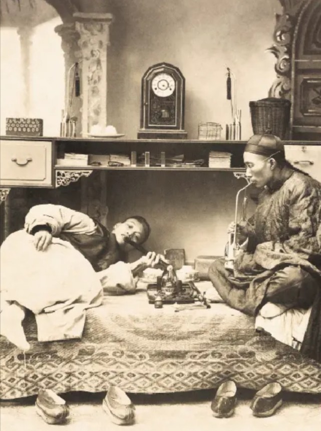 清末真实照片,商贩在街头"卤肉",宫女抱着宠物狗|慈禧|北京|晚清|清朝