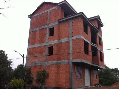 盖屋多个角,子孙恐世劳!