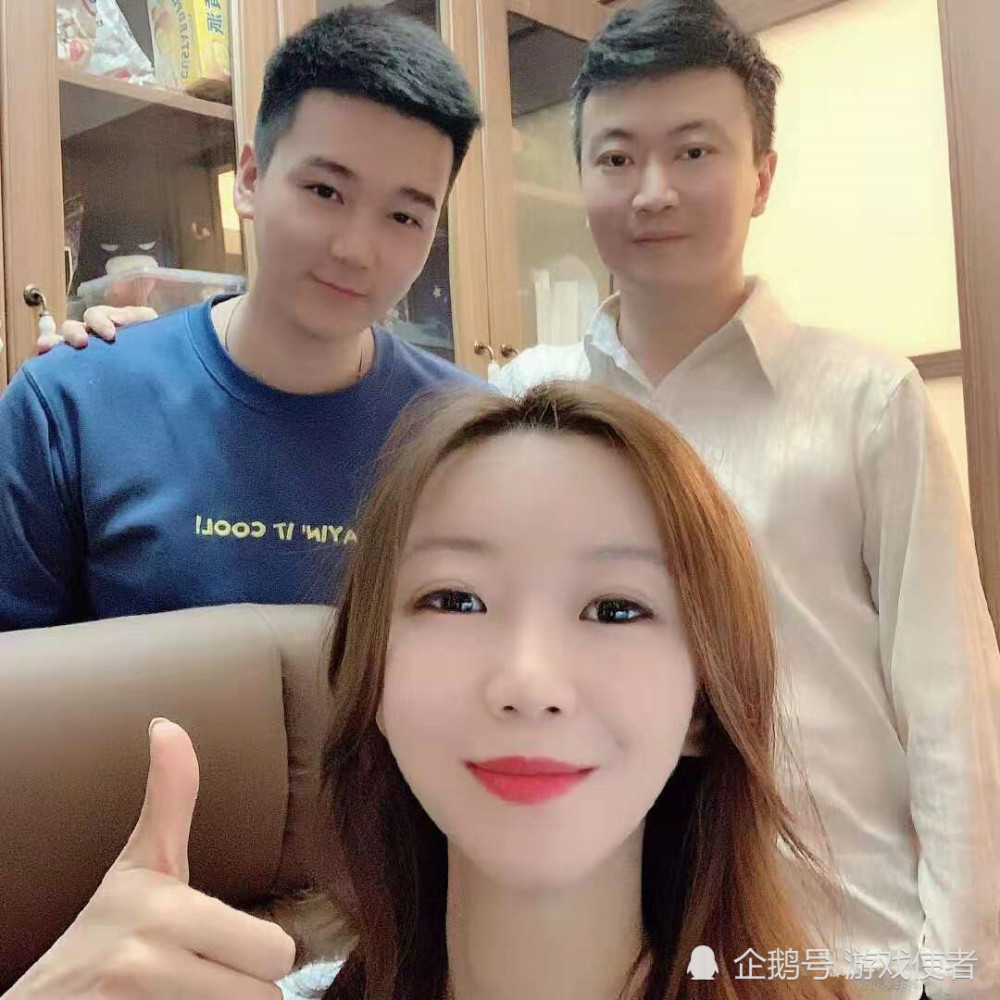 4am韦神的妻子貌美如花而csgo一哥的媳妇简直是仙女下凡