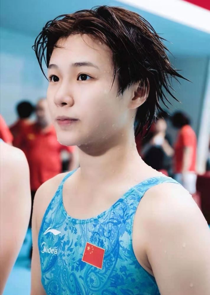 现役跳水皇后施廷懋发自己接受治疗的照片,鼓励自己不被伤病打倒