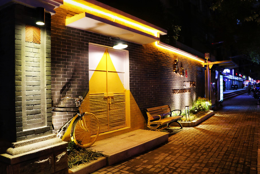 亮化so围墙动态宣传和亮化原景靓化亮化la护栏绿植变更2021年的芝川路