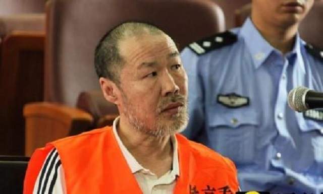中俄列车大劫案主犯逃亡后选择出家事业有成开始做慈善