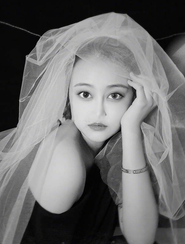 孙侨潞心梗去世,看到她生前最后一条留言,网友:你是个女孩子啊