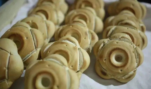 山东火烧"杠头子",一个就能吃到嘴巴酸,当地人却说越嚼越香甜