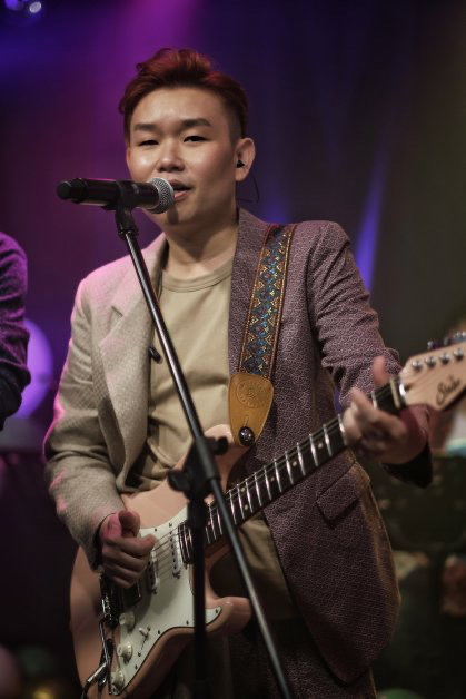 伍家辉yippi平台线上演唱会被孙燕姿催歌