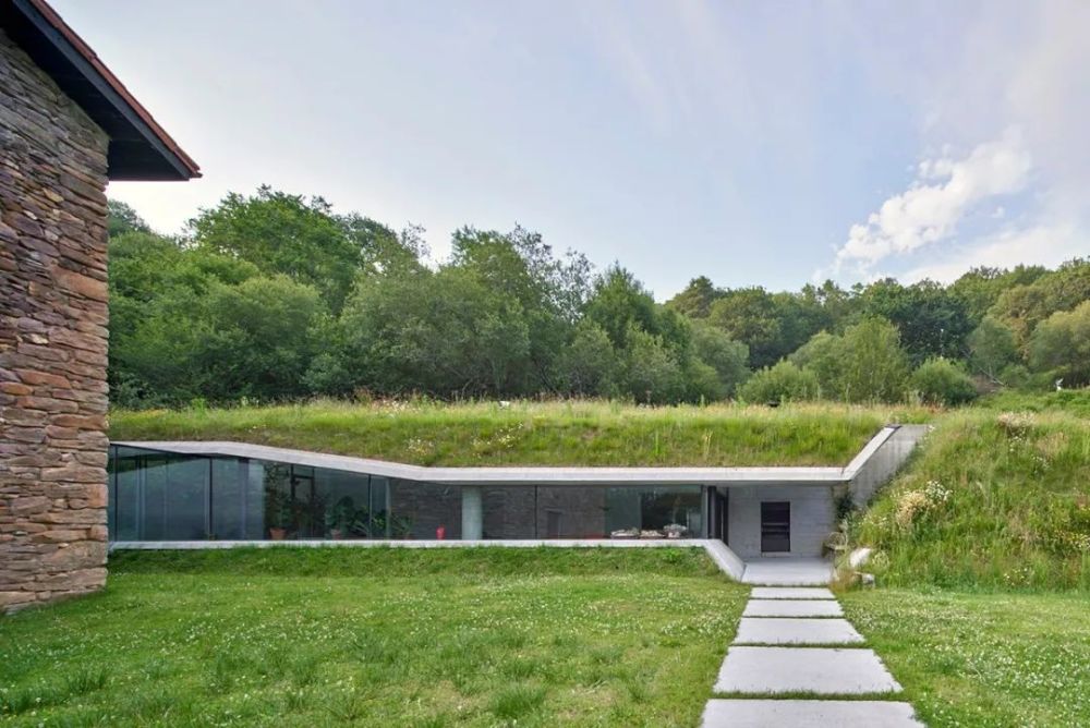 live different|镶在山间的乡村住宅