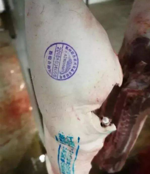 菜市场买猪肉,盖蓝章和红章有什么区别?今天才知道,涨知识了