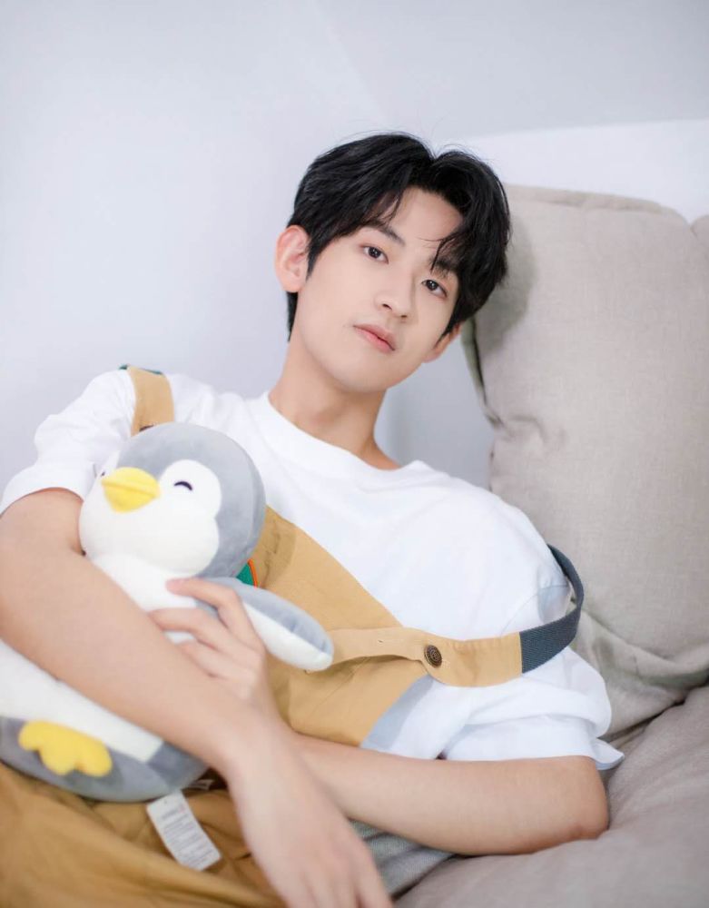 外,还有热度一直居高不下的林墨,张嘉元,任胤蓬,俞更寅,邵明明,李泽坤