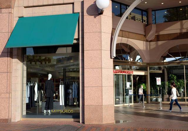 商场福袋无人排队 神社参拜冷冷清清 今年日本的元旦假期静悄悄 腾讯新闻