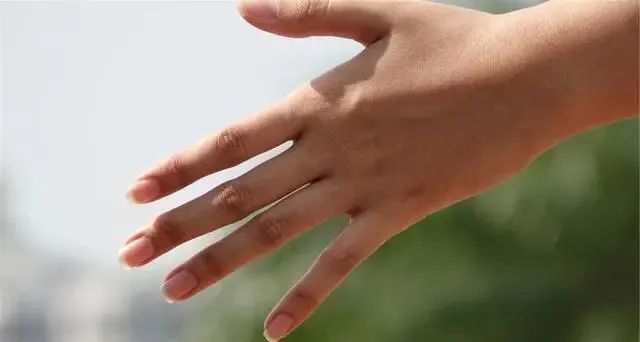 4,手背青筋明显