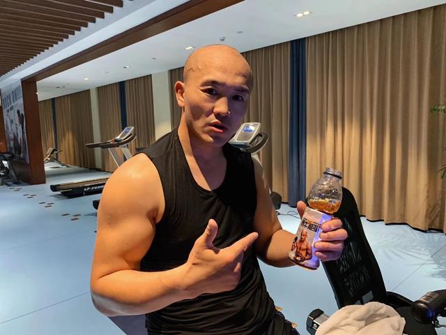 武僧一龙疑炮轰何炅郭敬明于正:你们道歉有用么?