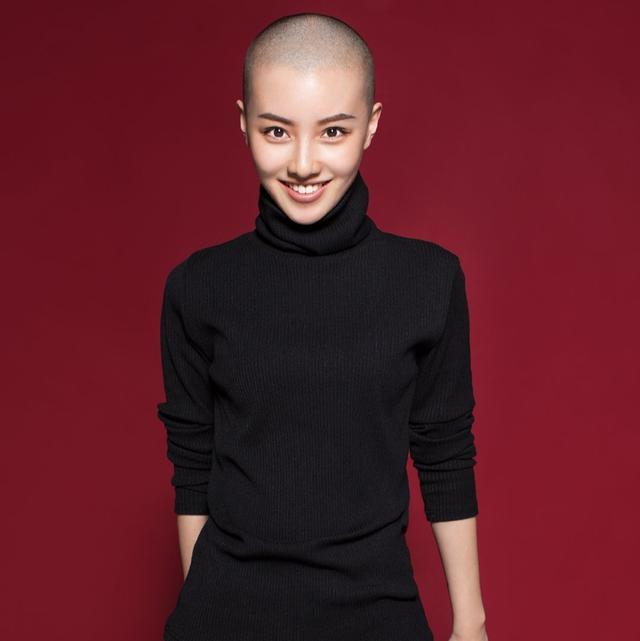 拍戏嫌弃农村井水脏,换140桶矿泉水,如今靠"剃光头"洗白自己_腾讯新闻