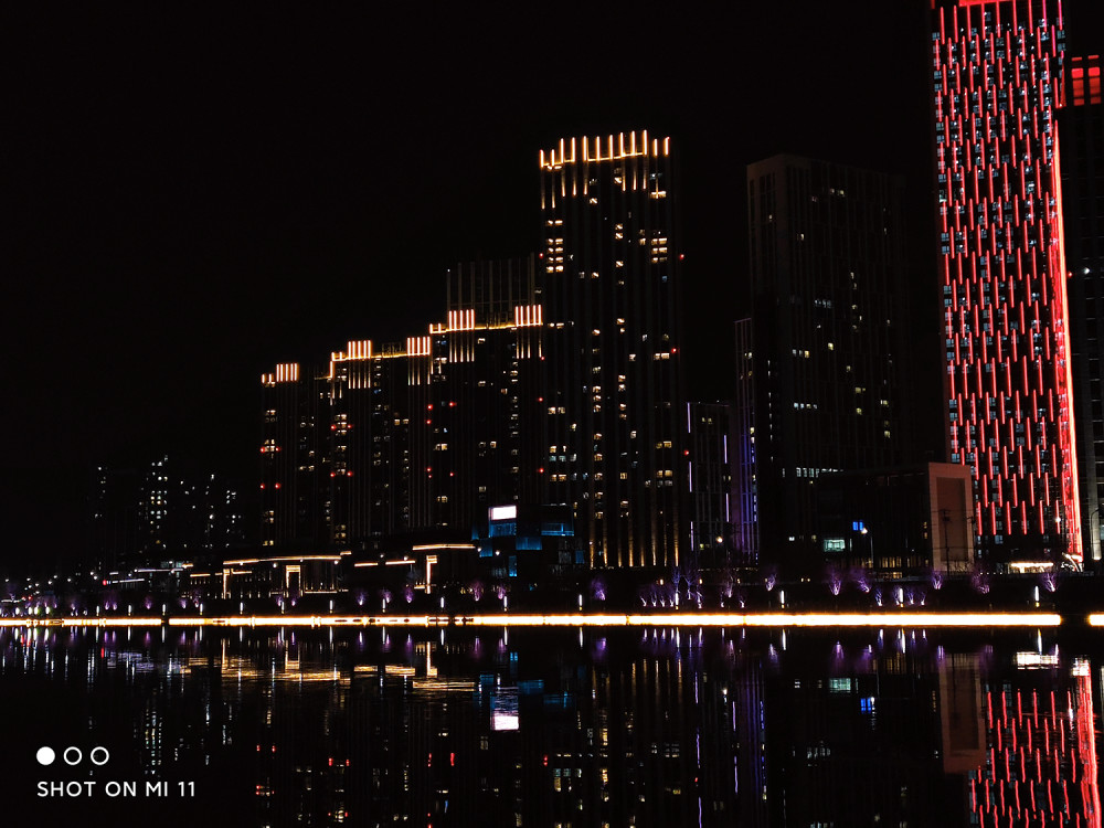小米11夜景拍摄体验滤镜下拍出迷离的夜色