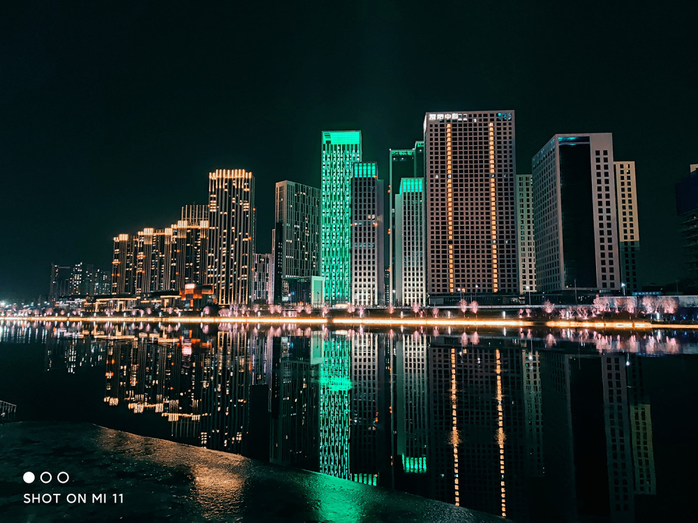 小米11夜景拍摄体验滤镜下拍出迷离的夜色