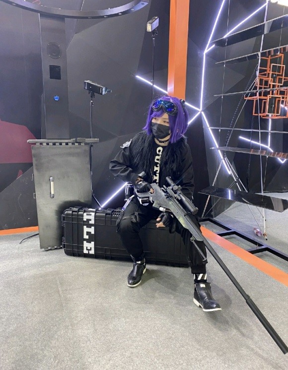 明日方舟游戏制作人竟然cos起了安哲拉玩家这真的是海猫