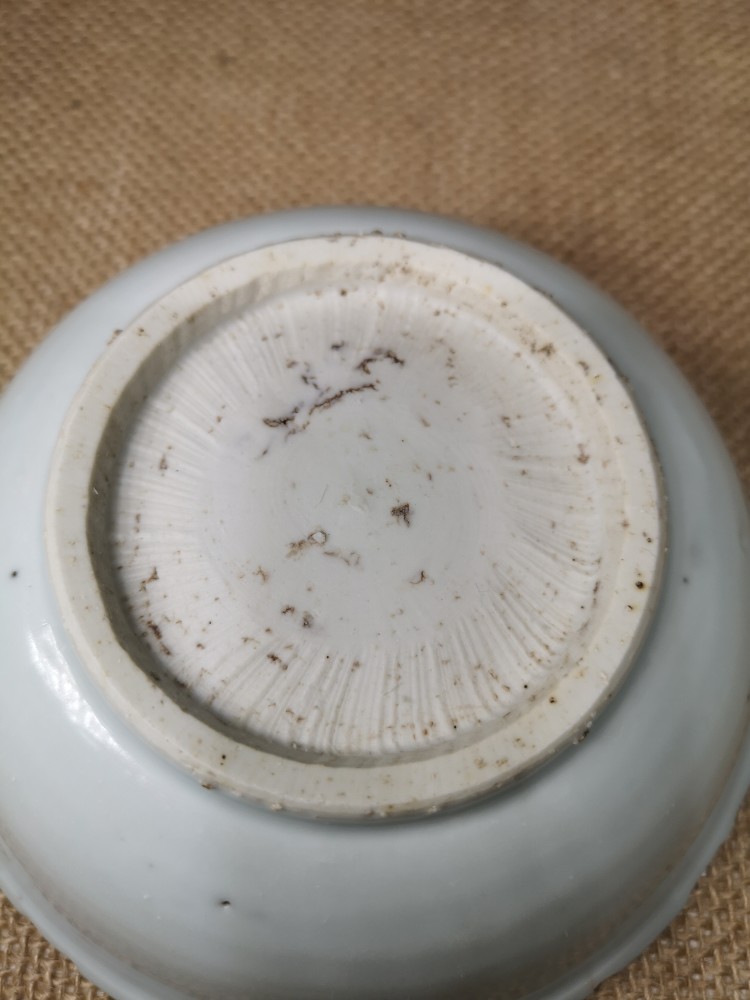 明代甜白釉折沿碗