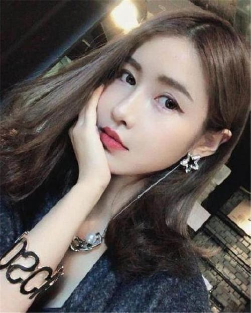 33岁王思聪庆生宴场面豪华美女如云!