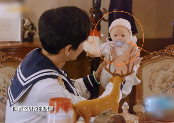 张若昀老公给孩子换尿布的姿势是老婆家庭地位的真实体现