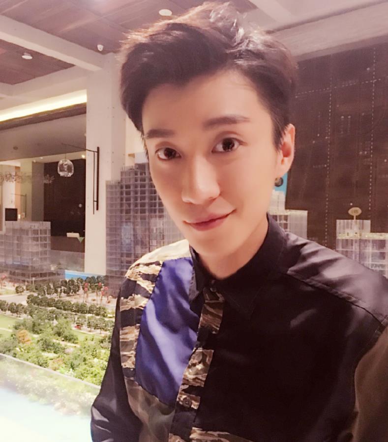 这些人都发展不错,但是有一个人,令人觉得心痛,那就是乔梁任,他的音容