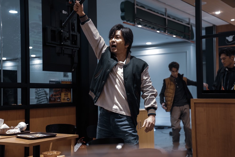 拆弹专家2票房破8亿谢君豪白发造型帅炸