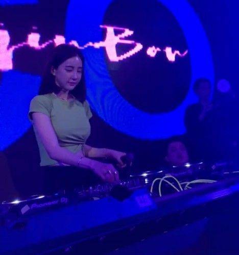 曾花10亿韩元整成杨颖的网红一姐潘南奎如今沦落到酒吧捞金