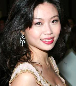 陳妙瑛,曾主演《花木蘭》《無頭東宮》等電視劇,2006年息影從商,一手