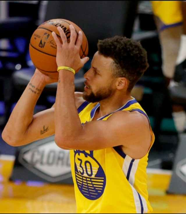 62分创造生涯新高!你们熟悉的库里又回来了