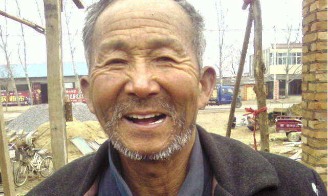 "流浪大师"王耀军:曾是高考状元,周游全国到处题字由诗而活!_腾讯新闻