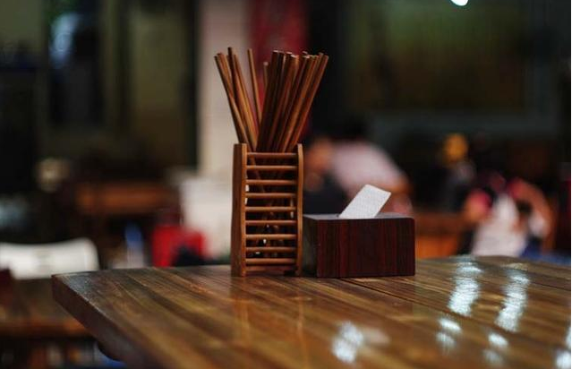 老祖宗:"菜不摆三,筷不成五,席不坐六",饭桌上都有啥规矩?