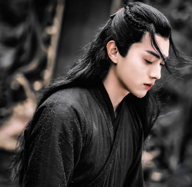 还有网友表示想看许凯和鞠婧祎打戏,于正却说他更希望许凯能和赵丽颖