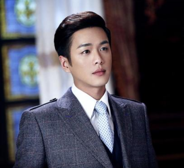 32岁的张若昀,扯下了多少流量演员的\