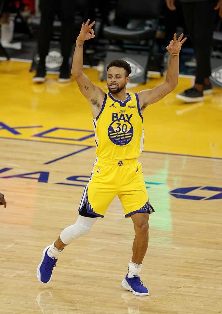 今日图集抡起来不开玩笑库里62分刷新生涯纪录