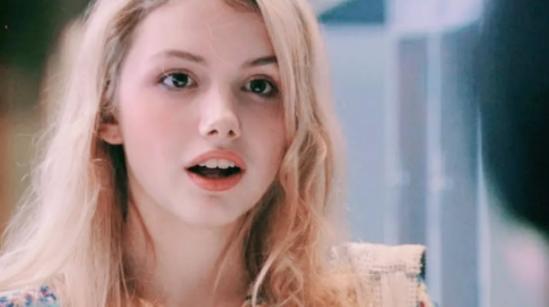 们的喜爱,更凭在该剧中饰演了cassie角色获得过观众评选出来的大奖,也