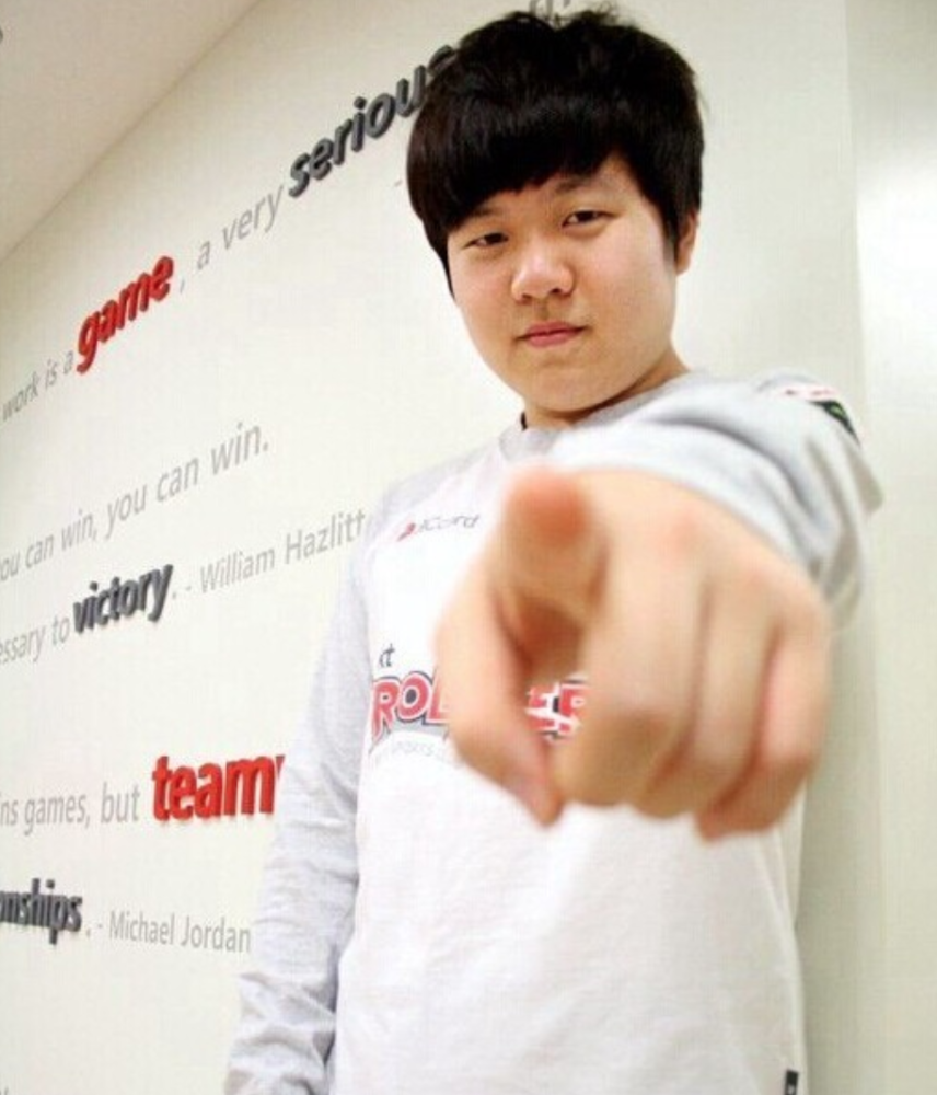 lpl效力最久的外援rookie六年变化有点大越来越帅了