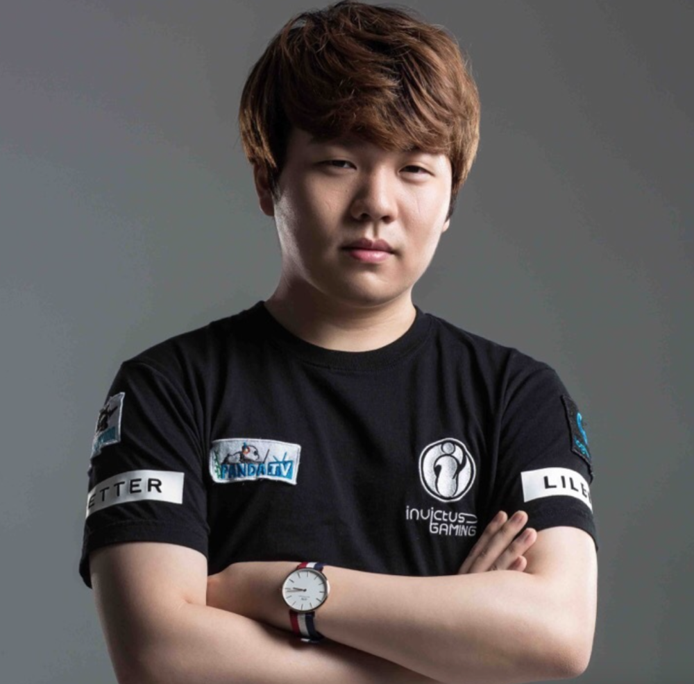 lpl效力最久的外援rookie六年变化有点大越来越帅了