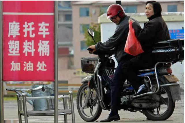 摩托车加满油能跑多远 老司机说出 黄金油耗 你知道吗 摩托车 油箱 汽油 排量