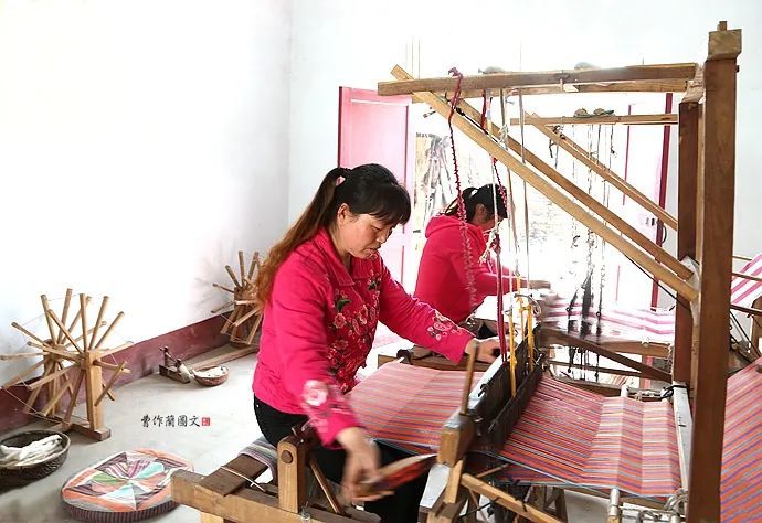 古代女子织布-千图网