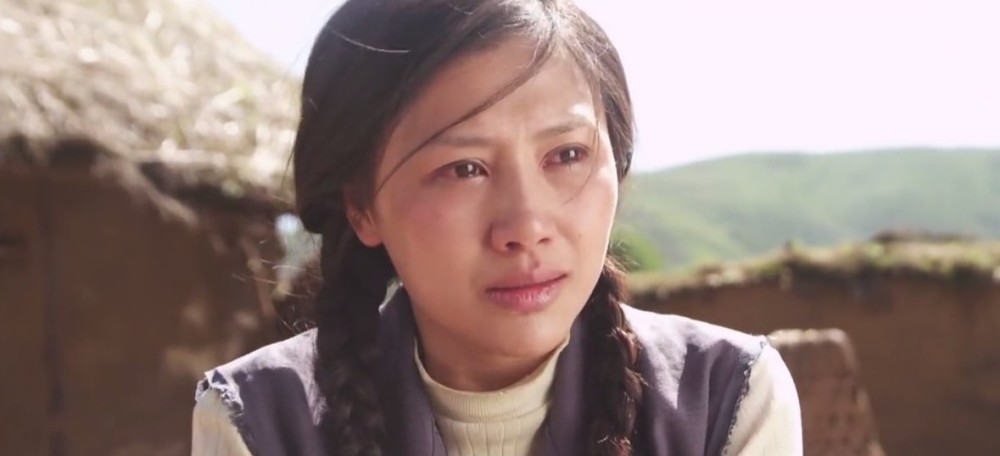 丈夫外出打工8年回来时妻子却要嫁人电影系红裤带的女人