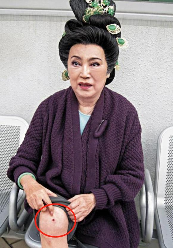 一代奸妃李香琴家中病逝享年90岁脑退化8年靠轮椅出行