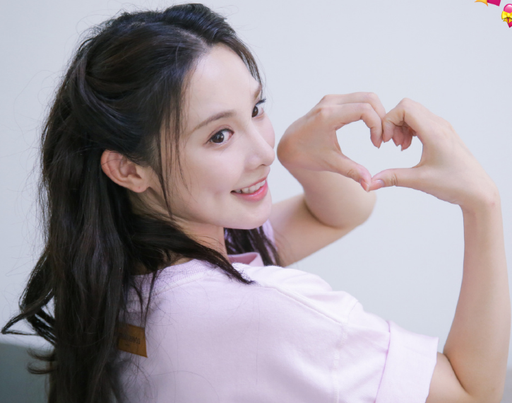 彭小苒与丁禹兮合作,怎么看都是很顺眼的一对cp了,而且在现实生活中