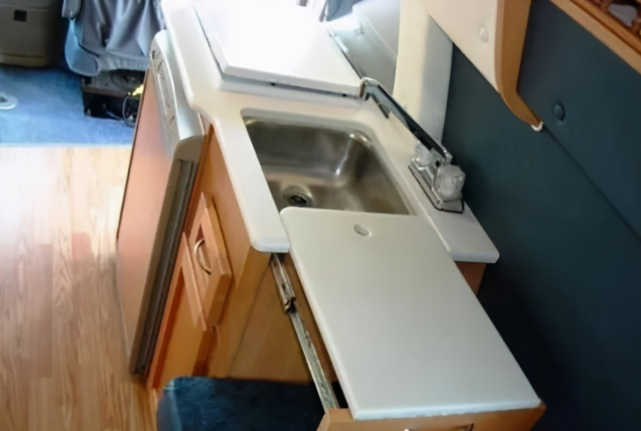 小厨房终于有救了 水槽上装个 抽屉 台面最少多出30公分 腾讯网