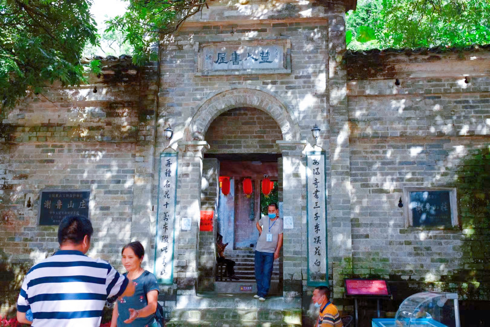 奈何吕芋农的天分过人,能文能武,真的印证了那句"浓缩的都是精华".