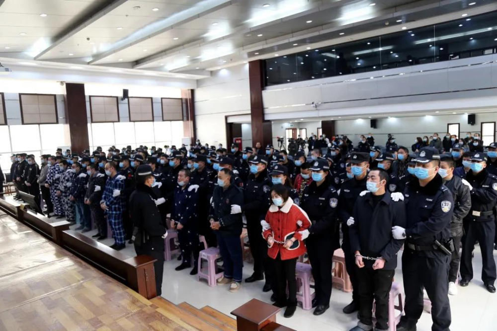 横行20年,通江一黑恶团伙被一锅端,41人涉案,首犯获刑25年_腾讯新闻