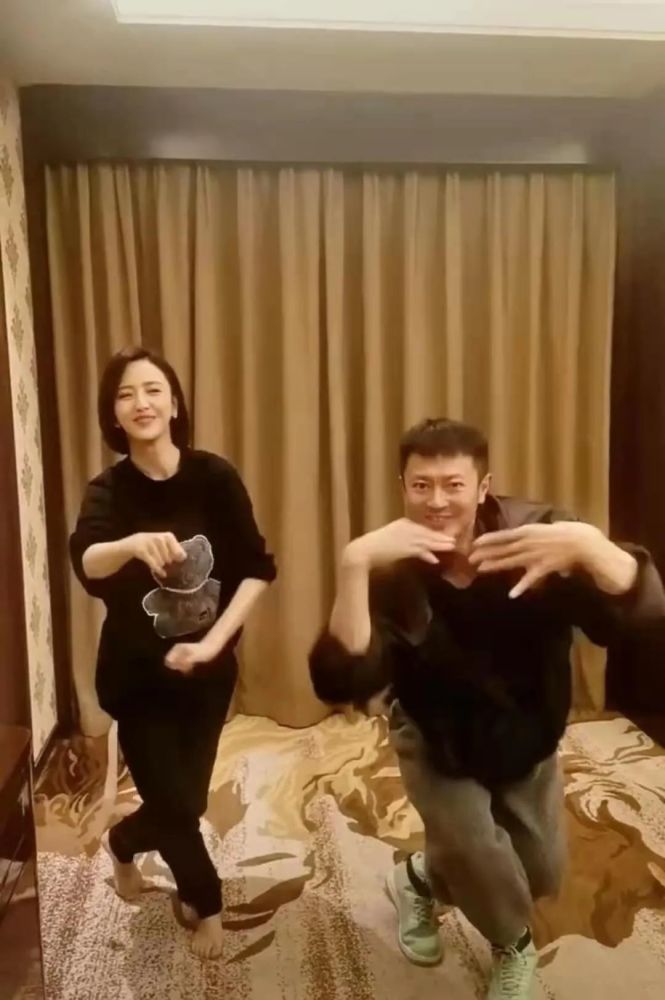 印小天晒与佟丽娅跳舞视频,配合完美引网友围观!