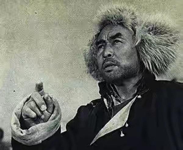 第一位百花影帝崔嵬晚年丧子67岁肝癌离世不让家人立坟