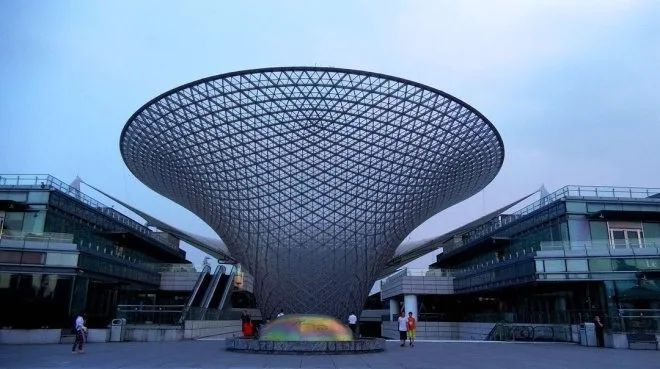 开在商场里的公园,还是在公园里逛商场?