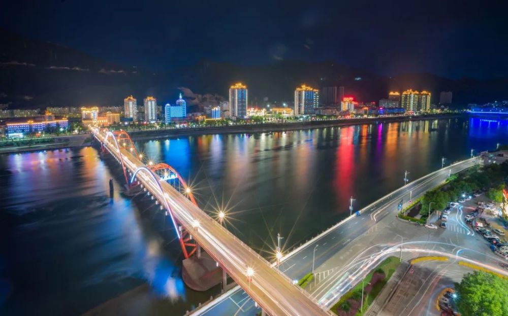 蓝天白云,清水绿岸……这里的青田每帧画面都是绝美!